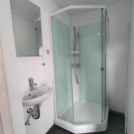 Modernes Einzimmer * Hügelsheim